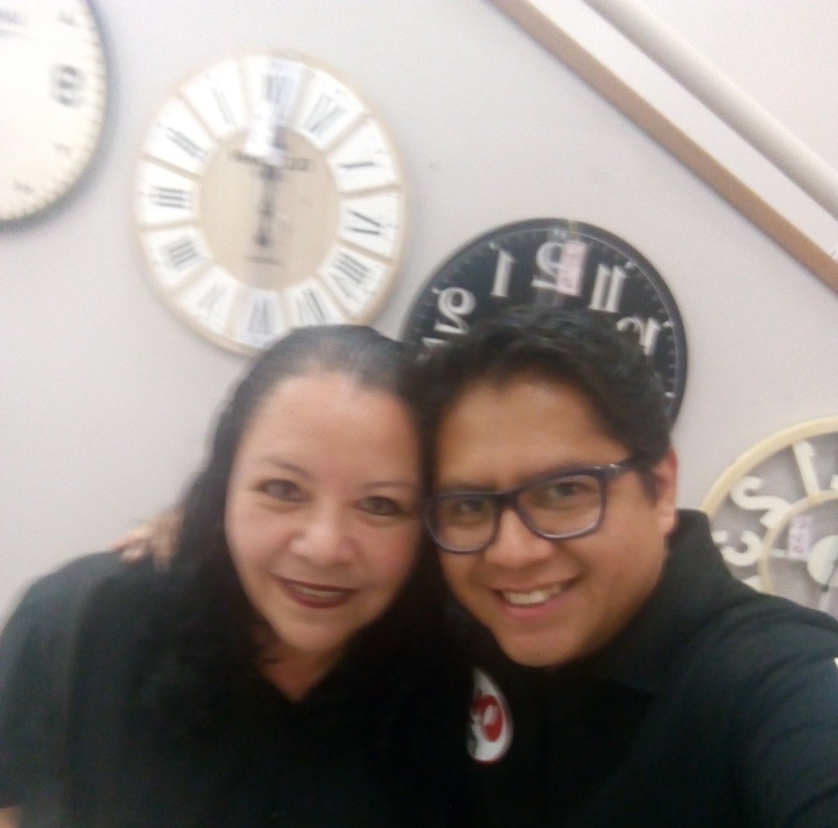 Patito3752's tweet photo. Hola mi querido @Albert_locutor mil felicidades por tu cumpleaños que te la pases super a lado de tus seres queridos y disfruta mucho de tu familia te mando un abrazo fuerte espero que algún día te vuelva a ver te extraño eres una gran persona https://t.co/kfPiexEHwH