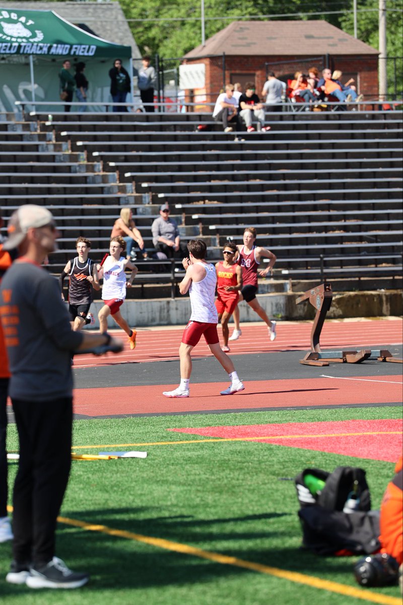 PNTigersTF's tweet photo. Cam Ring qualifies for state in the pole vault! Right before vaulting state qualifying height, he cheered on his teammates in the 4x800! https://t.co/rfGLEuaaSc