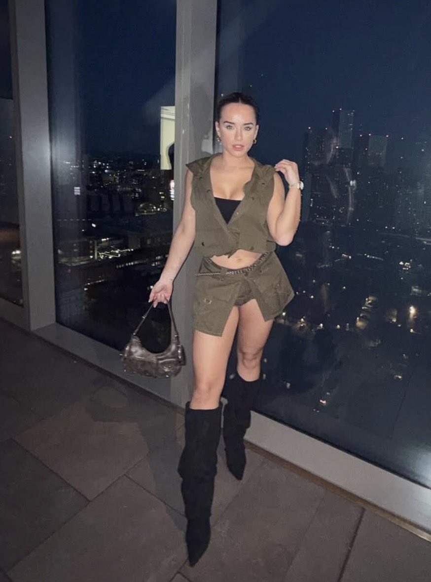 @CelebSirenPics tweet media