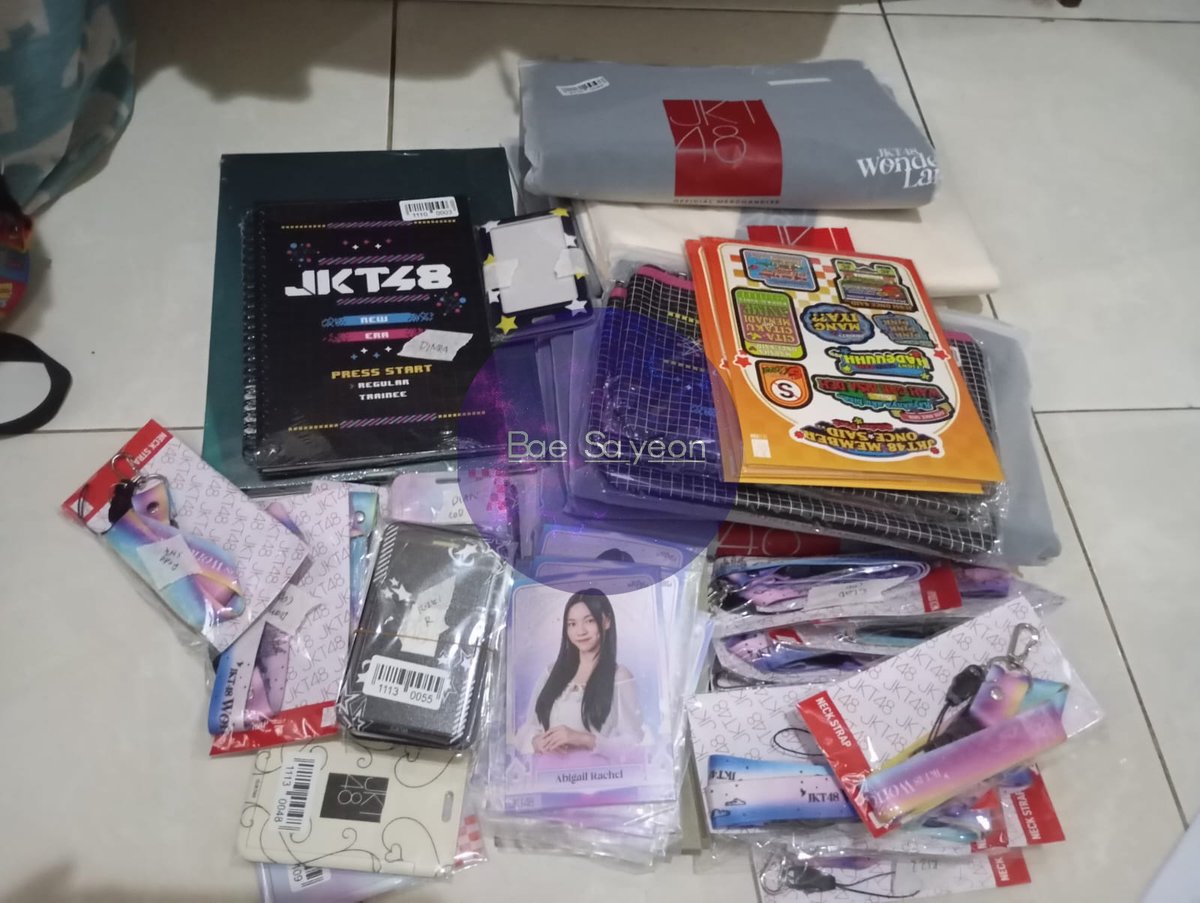 baesayeon's tweet photo. Open jastip merch team vol.1
Fee jastip:
Fee Merch uk.kecil (enamel, scarf, sticker)= 10.000
Fee acrylic standee = 15.000 (10.000 fee + 5k packing agar aman)
Fee Merch uk.besar ( jersey, vest, photobook) =  20.000

Barang bisa kirim via shopee/ ambil lgsg venue/fx
Testi banyak https://t.co/OZEPwFlZAf