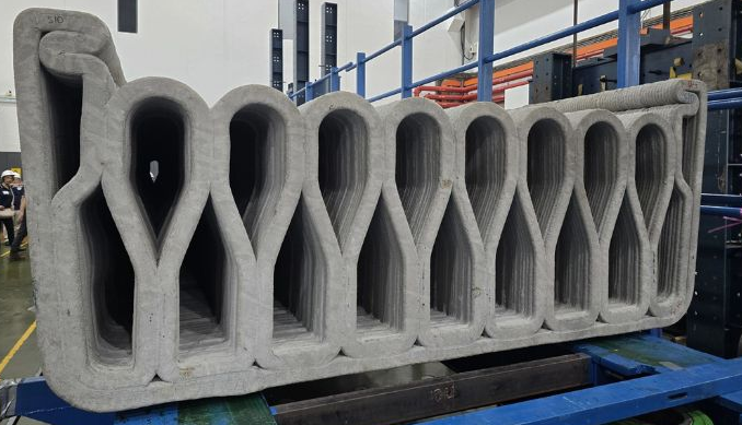 moonprogram_'s tweet photo. 🌉🖨️ Singapur inauguró uno de los primeros puentes peatonales impresos en 3D, demostrando cómo la manufactura aditiva puede transformar la construcción con estructuras más rápidas, eficientes e innovadoras. 
La impresión 3D ya está cambiando la forma en que construimos ciudades. https://t.co/ZqA1fm66bA