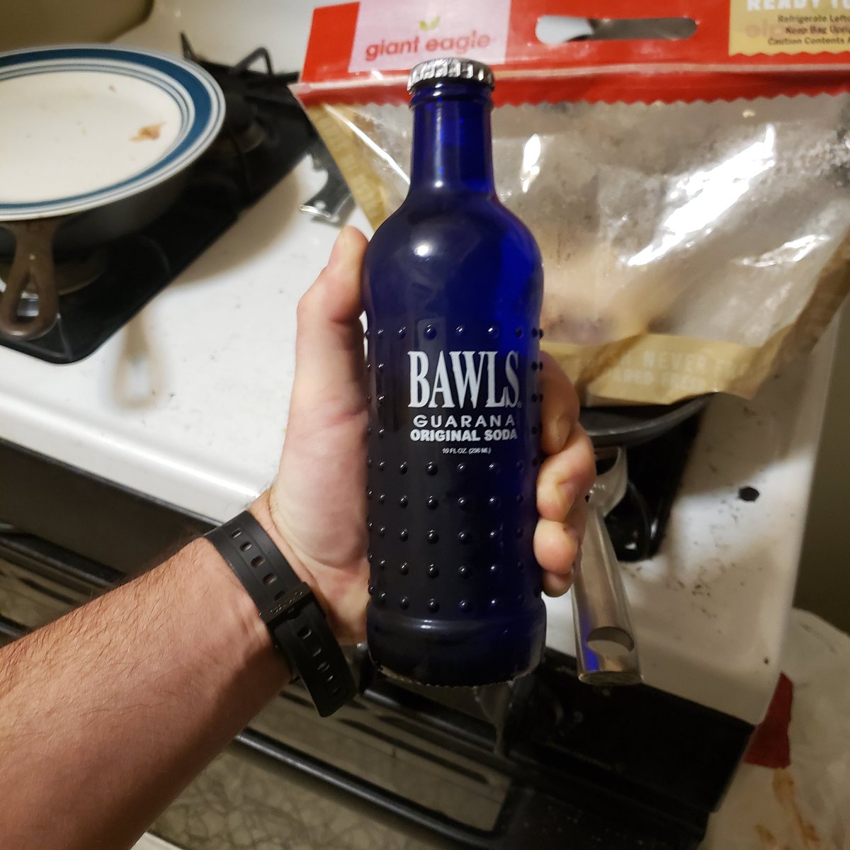 DackHasker's tweet photo. Bawls goes down smooth. The unique flavor makes up for the HFCS and high sugar.
#TasteTheBawls #Sponsored #Bawls #RAHOWA https://t.co/44rxiUlSQr