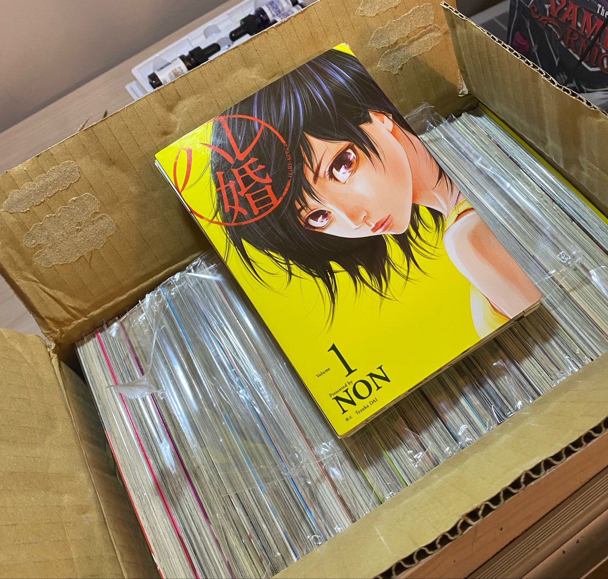 MonMonMangaka's tweet photo. PROUD OWNER OF ALL OF HAREKON

Was able to buy copies online from Mercari from someone selling the ones used in the online scans

🥹💕 I feel so happy https://t.co/C4eijSUqvo