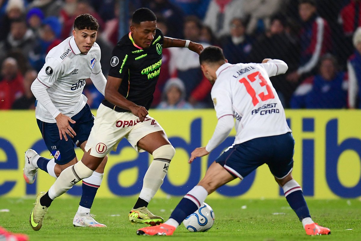 bryamrincon's tweet photo. Nacional y Universitario empataron 0-0 en un partidazo de Copa Libertadores. Fue de ida y vuelta con mucha tensión, pierna fuerte, muy buen ritmo, emociones, sólo faltó el gol. La U rescata un empate importante que lo hace depender de si mismo para clasificarse a octavos de final https://t.co/lZJMPlrSOW