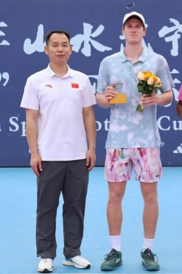 Not_Esportivas's tweet photo. ITF TENNIS!
Parabéns aos tenistas campeões do @ITFTennis de M15 de Wuning na China.
Simples: Jake Delaney (🇦🇺)/🏆(3)
Duplas: Jake Delaney (🇦🇺)/ Jesse Delaney (🇦🇺)
#ITFWorldTennisTour #ITFtennis #tennis #WuningOpen #JakeDelaney #JesseDelaney https://t.co/mpX5a2NMg3