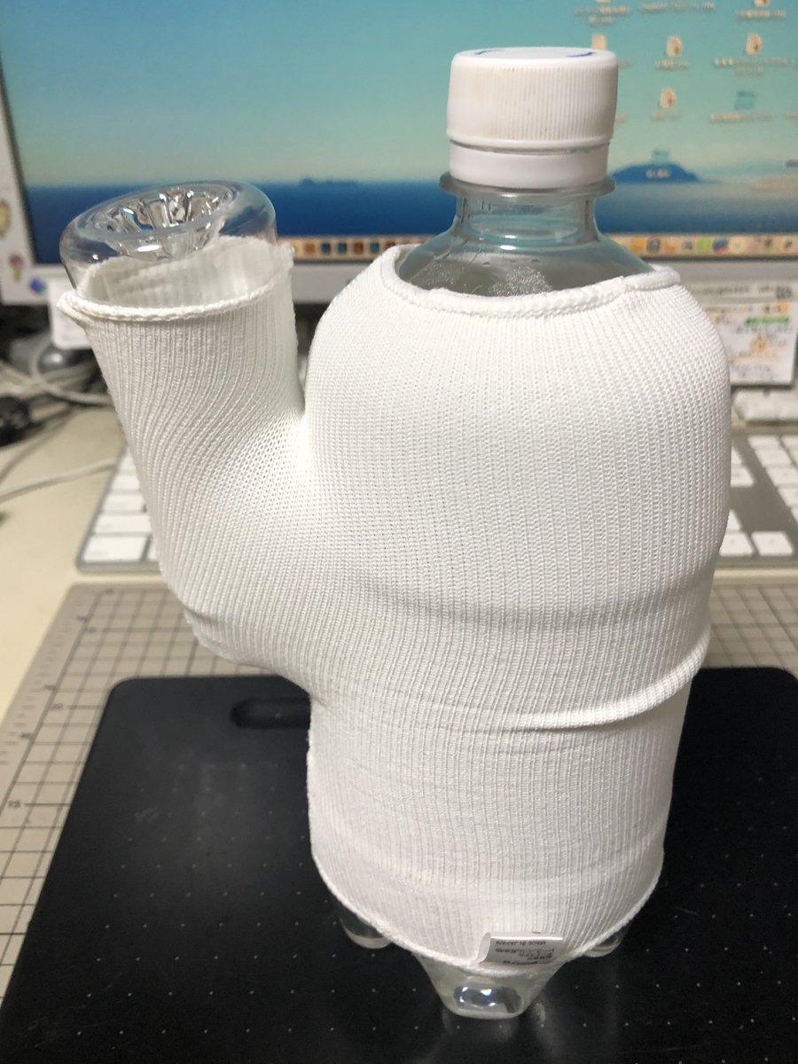 DigigraKoubou's tweet photo. 何してるんでしょうね‥
😳
手の親指の��鞘炎固定用サポーター
フリーサイズだが、きつすぎで
😅
伸ばす工夫
一晩このまま‥
🥴
何考えてるんだろうね‥
🚀
昭和のクラシックデザイナー
♪～
いろいろなイラストあり〼
ちょっと覗いてみてくださいな～
▽
DTP用素材販売サイト
https://t.co/VEiraoKlb2 https://t.co/kd6OIH5JlK