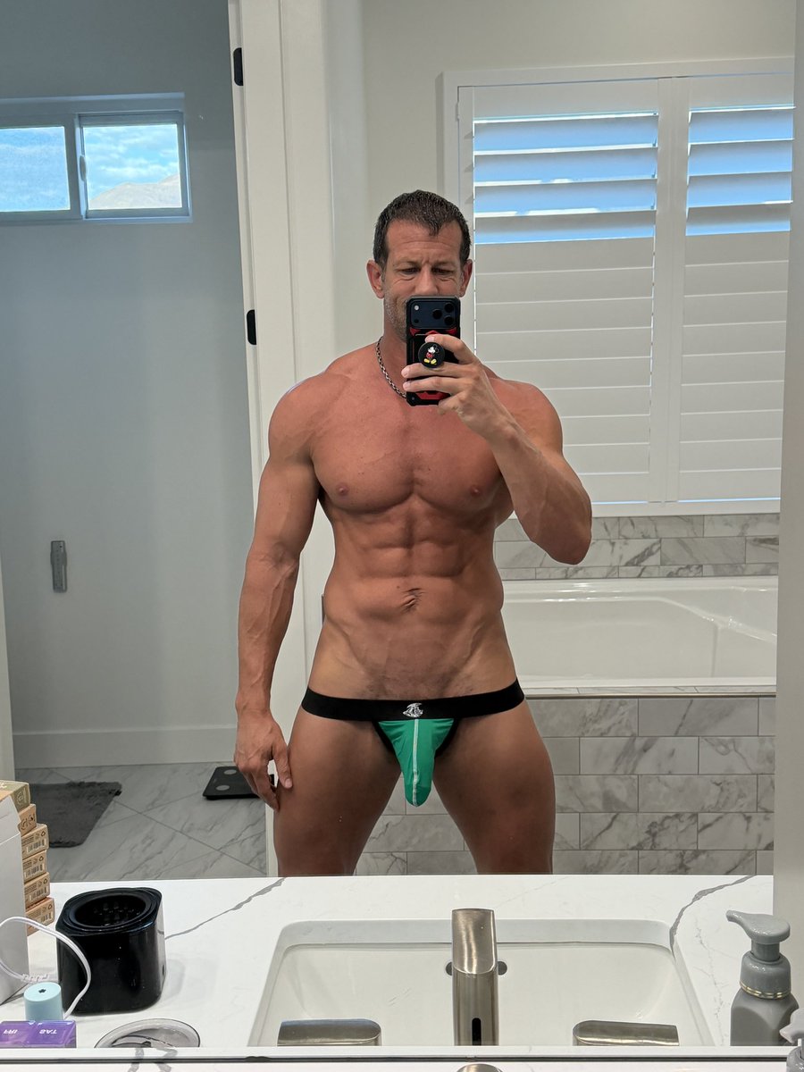 ShizFit tweet media