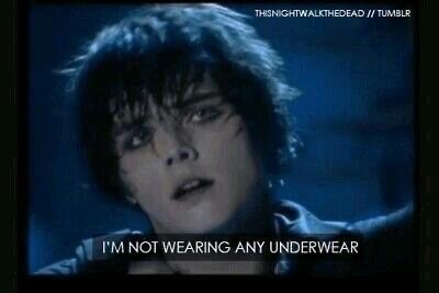 gerard way hourly tweet media