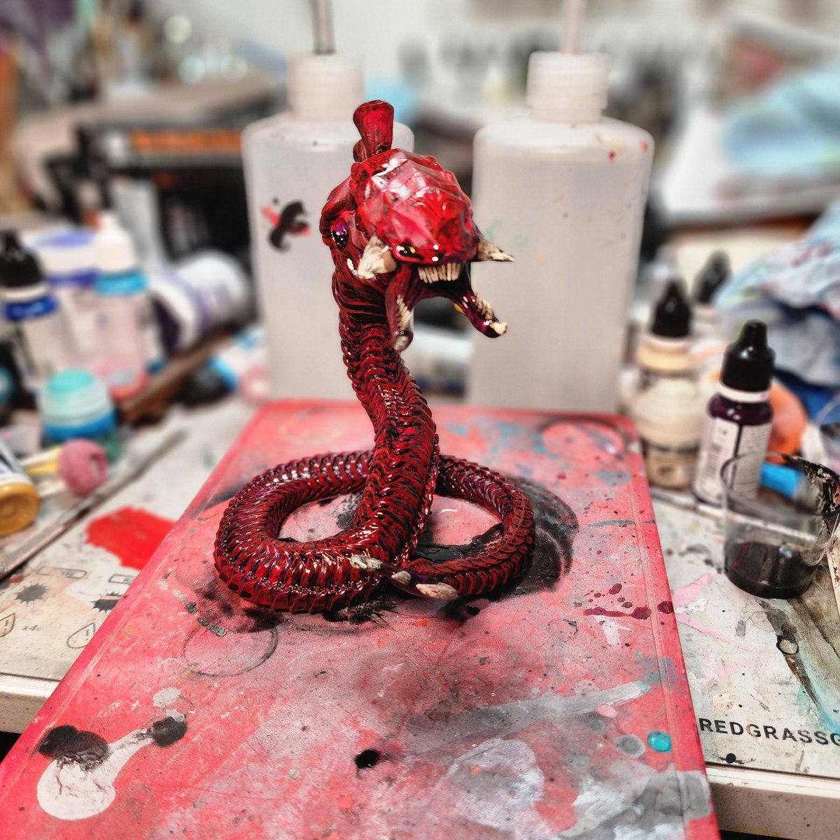artofthecrowe's tweet photo. Getting down to the last steps with this oil wash on the Red Terror proxy model.

#redterror #warhammer40k #tyranids #3dprint #smallartist https://t.co/2wNSGAtRMT