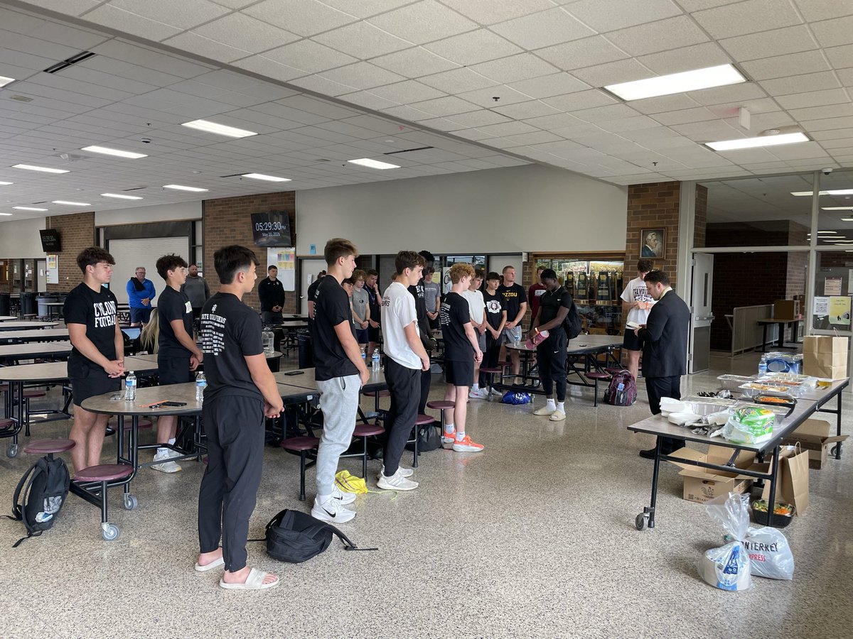 Dowling Catholic Boys Track & Field tweet media