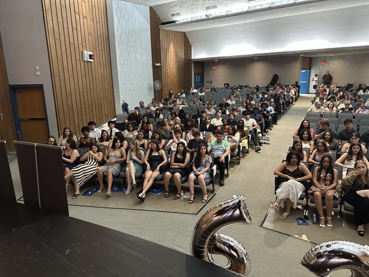 BunnellBulldogs's tweet photo. Always one of the BEST nights of our year, tonight we celebrated our Class of 26 โTop 25โ at a reception, and then recognized many seniors with scholarship awards totaling over $300,000! Congratulations to our scholarship recipients and their families!!! ๐๐๐๐
#bulldogstrong https://t.co/kJiByKH7Be