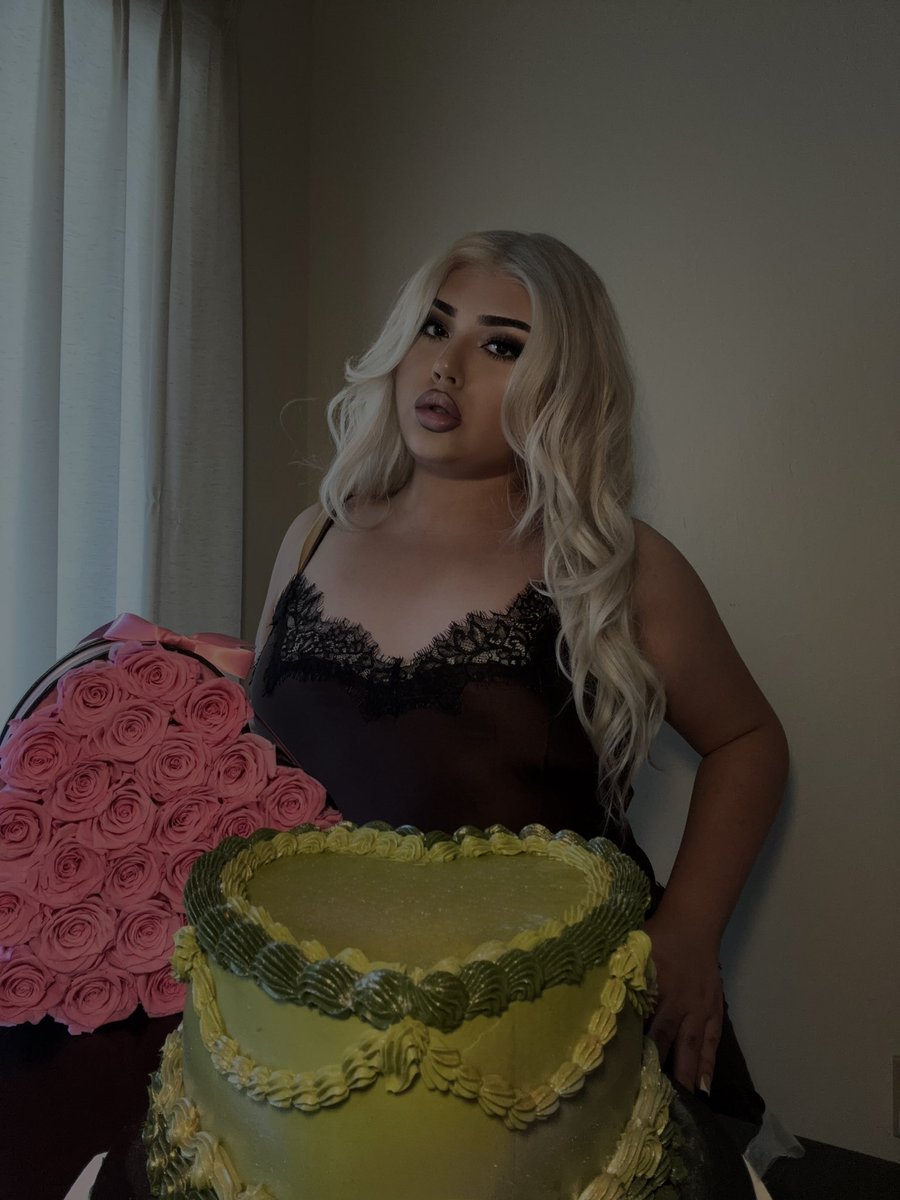 Ag2pl's tweet photo. You can’t compare with a princess like me 👸🏼🫴🏻
#trans #findom https://t.co/DFq86wrIGj