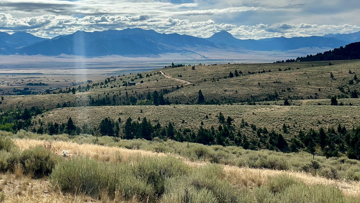 uscommsnerd's tweet photo. This morning, I spent time with tall tales of mountain men and an entire pot of coffee.

“Time to Get Up” is a testament to just how grand the wilderness can be.

The weight of a tale like this can only be truly felt by experiencing it yourself. 

So, get out there!

#BTME https://t.co/5tdSq7x0me