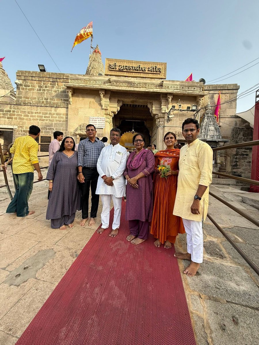 BhushanABhatt's tweet photo. પવિત્ર દેવભૂમિ દ્વારકા ખાતે જગત મંદિરના દિવ્ય દર્શનનો લાભ લઈ ધન્યતા અનુભવી.🙏 https://t.co/7MaOmLWpOI