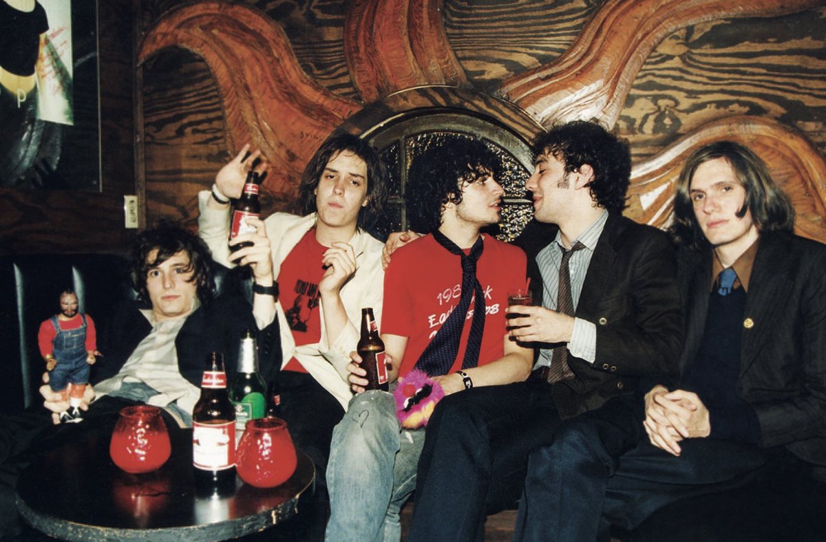 nayainfurs's tweet photo. another photo of this strokes moment https://t.co/tLaHcgS1Hj