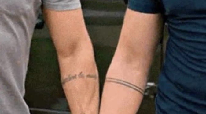 bucksbuckles's tweet photo. soulmated so hard they got aligning tattoos years before they even met https://t.co/KtkdLyHyPC