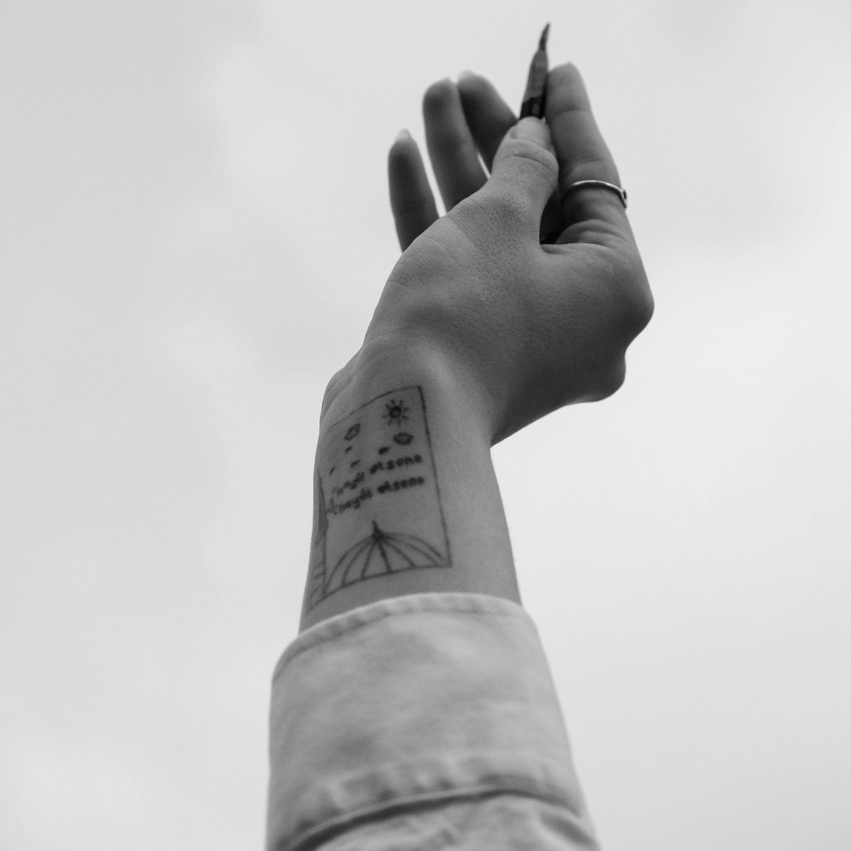 KayTPoems's tweet photo. wrists bound by ink
smile as i hold them out to inspect. 
the words writhe against my pulse. 
seek a sweet mercy. a mouth. a 
reason to spill like rivers have 
always lived in my veins. 

~K.T.

#poem #poetry #poet #writer #blackpoet #kaytpoems #FoxProse https://t.co/gaueKM0wBG
