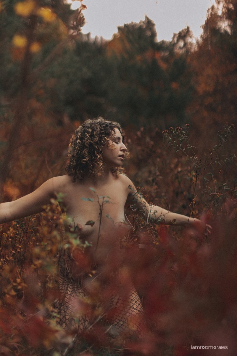 iamrobmorales's tweet photo. some dance to remember, some dance to forget  // Part 7 - Bianca  // #iamrobmorales #delawarewatergap #PA unicornsearchparty #unicornsightings - SUBSCRIBE to UnicornSightings digital magazine for exclusive images of this set - link in bio https://t.co/ToyBWK27wU