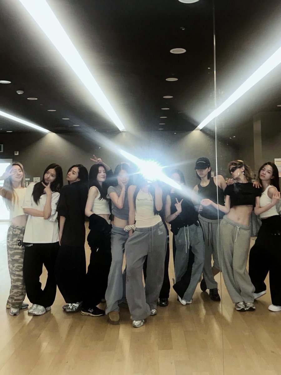 somialltheway's tweet photo. Guys, I’m delusional! IOI OT11?! https://t.co/sTCi6DvFMX