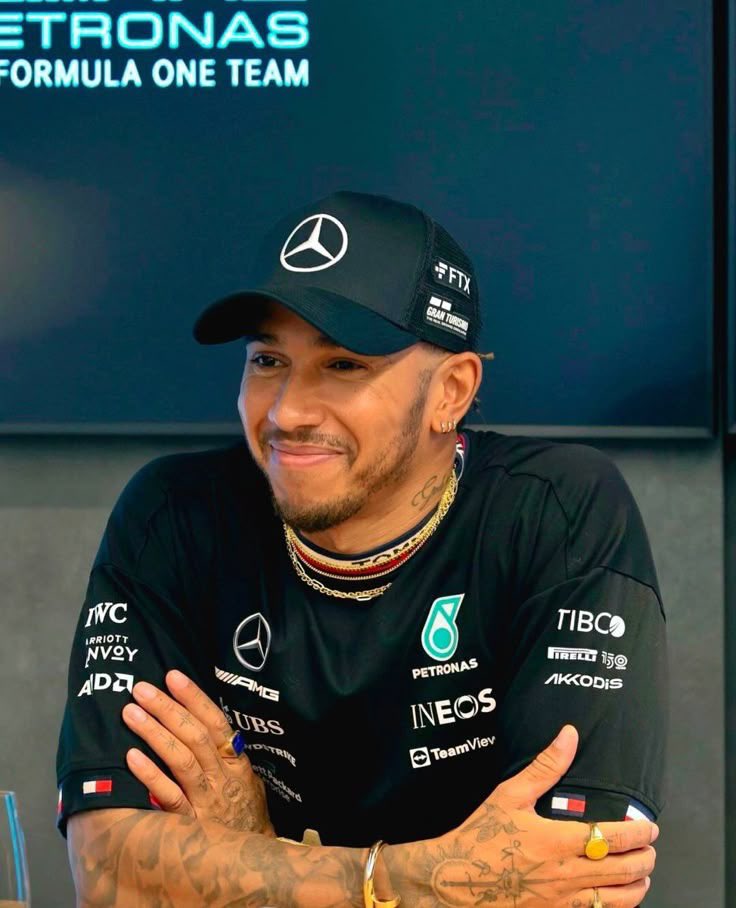 ilyremy9's tweet photo. lewis hamilton and kim kardasian have reportedly ended their relationship. https://t.co/BLEb3NHI2N