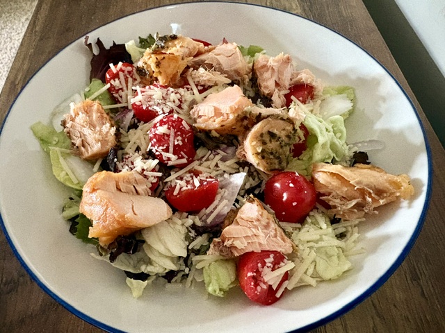 NebraskaWeight's tweet photo. Dinner made easy! Go, air fry, enjoy! Crisp salmon paired with fresh butter lettuce, shaved parmesan, and Italian dressing makes the perfect quick meal. Loaded with lean protein, healthy fats, and nutrients that support energy, heart health, and recovery. https://t.co/ytPSlXP8cc