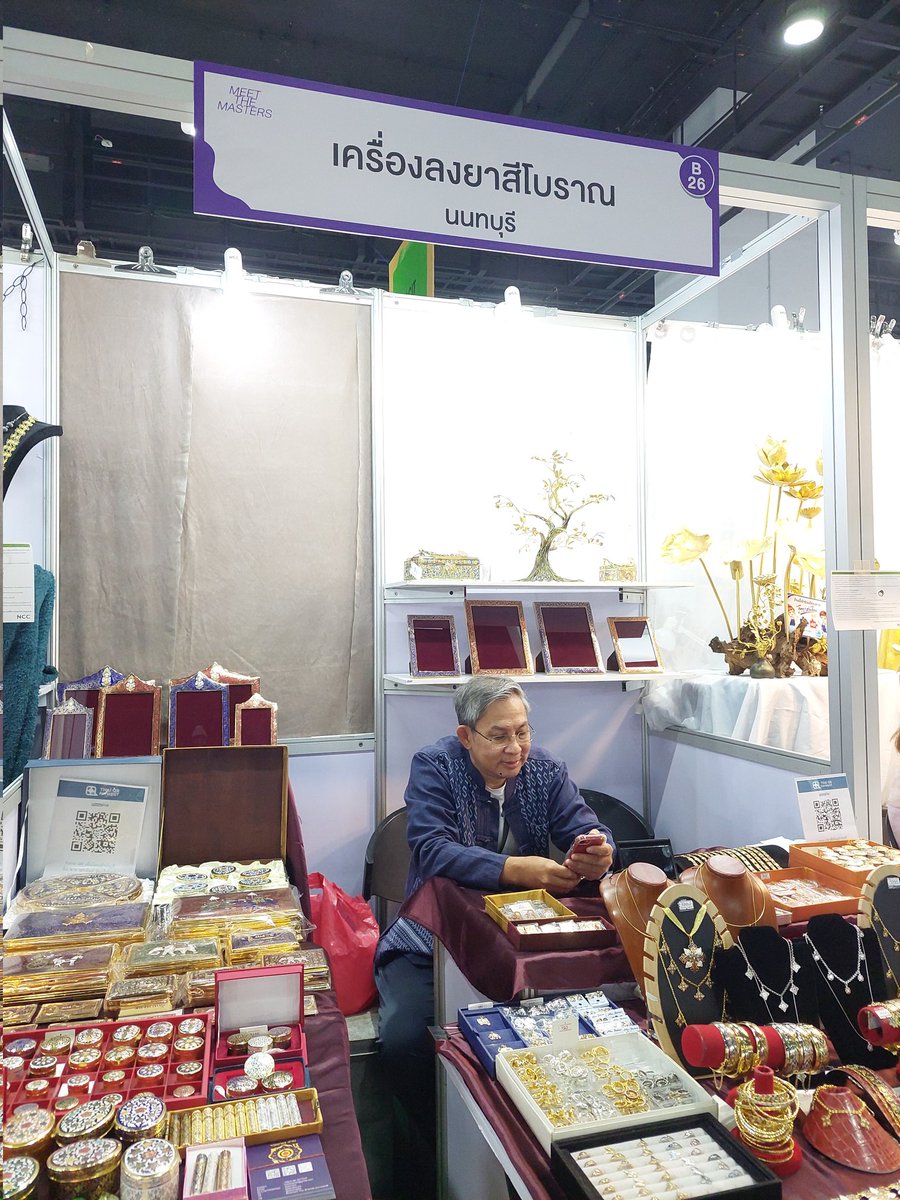 IJIA_P's tweet photo. แหวนลงยาแบบโบราณ จากร้านเครื่องลงยาสีโบราณ วงละ 120 บาทเท่าอั้นนน มีหลายสีให้เลือก(อีกแล้ว) นุเลือกไม่ได้ ซื้อสองวงเลย 🥹 #craftsbangkok https://t.co/dZP9FisyPQ
