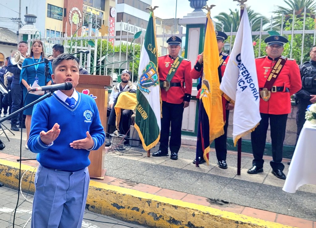 DefPublicaEC's tweet photo. Ricardo Morales Vela reconoce la destacada participación de Maykel Quishpe, estudiante de la institución educativa de la parroquia rural de Papahurco, ganador del Primer Concurso de Oratoria. #RutaDeLosDerechos2026 #CotopaxiDefensoríaPública https://t.co/sKMqUR5pmP