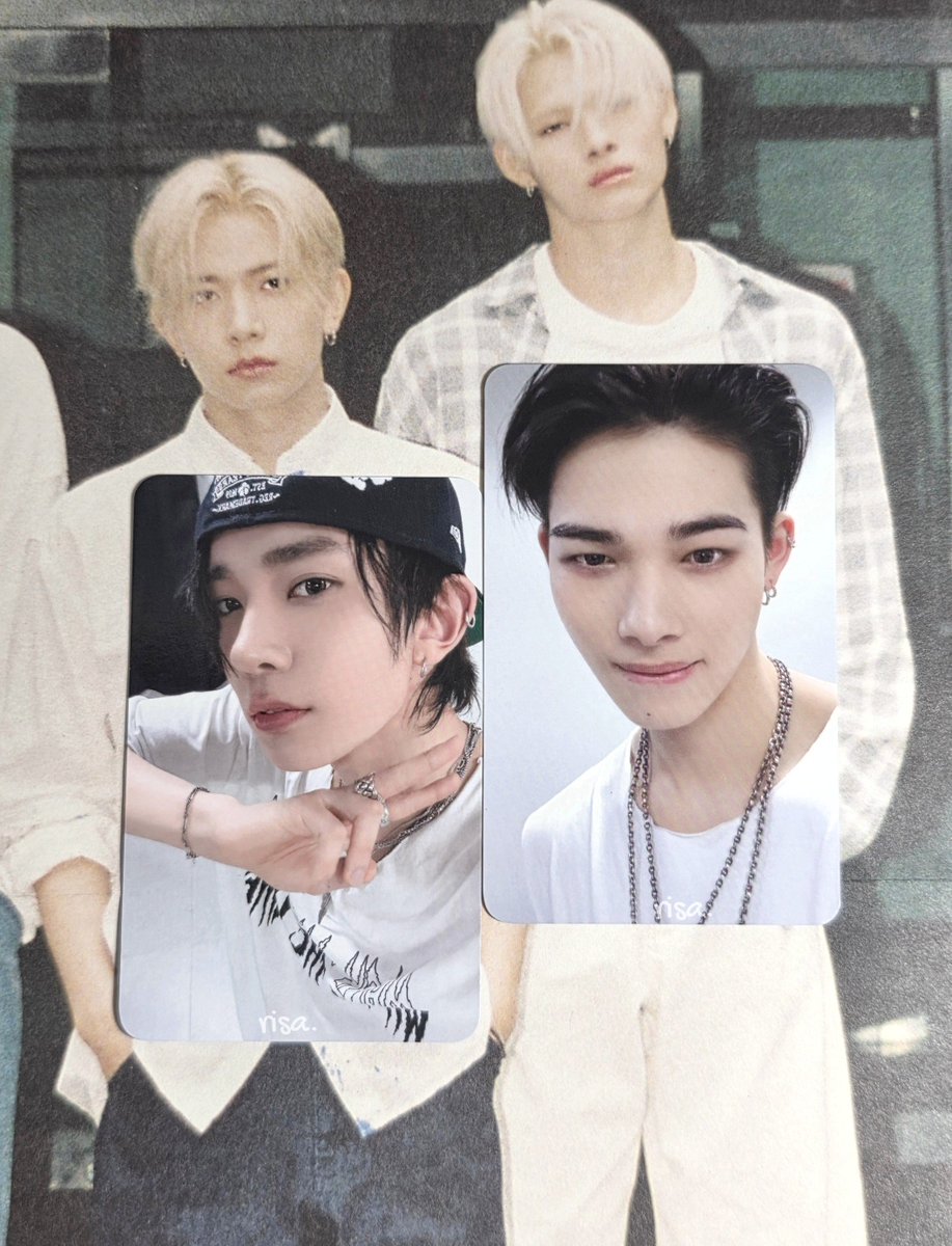 evnan's tweet photo. the idol                 vs.            the photocard https://t.co/VDzDrMWrBF