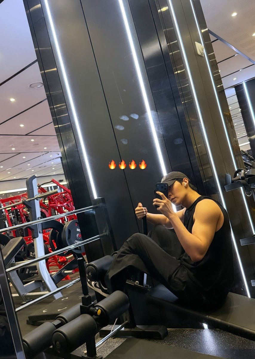 tpgus2245's tweet photo. 다른그림찾기 ㅁㅊ https://t.co/QbmmdzvjrP