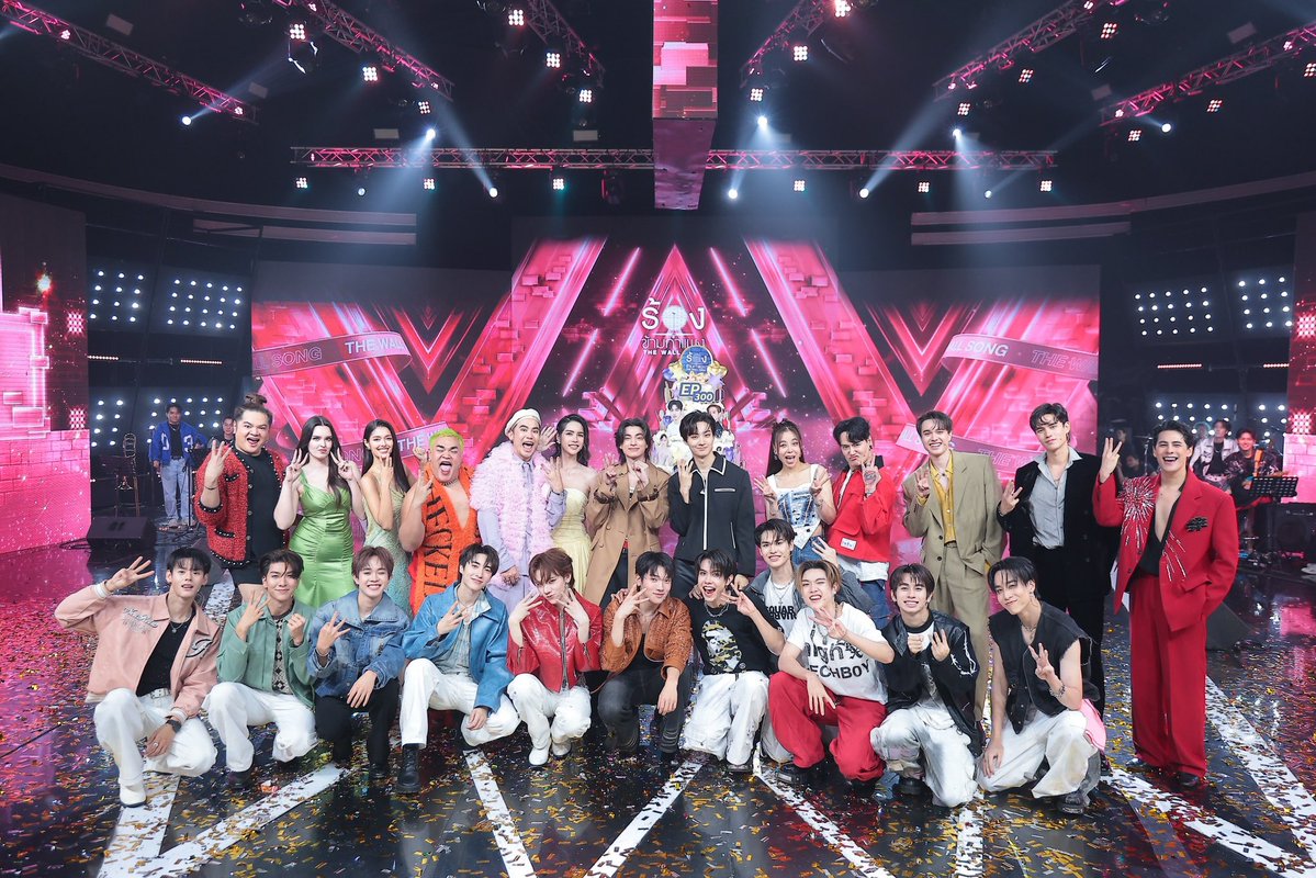 perses_official's tweet photo. Thank you to The Wall Song for having us perform “Turn Me On” on the show! 🙏 @thewallsong 

And what made this even more special was the surprise — we were so happy to meet JAY B as well! ❤️

#PERSES #PERSES_TH
#GNEST https://t.co/YBMOrMfY8r