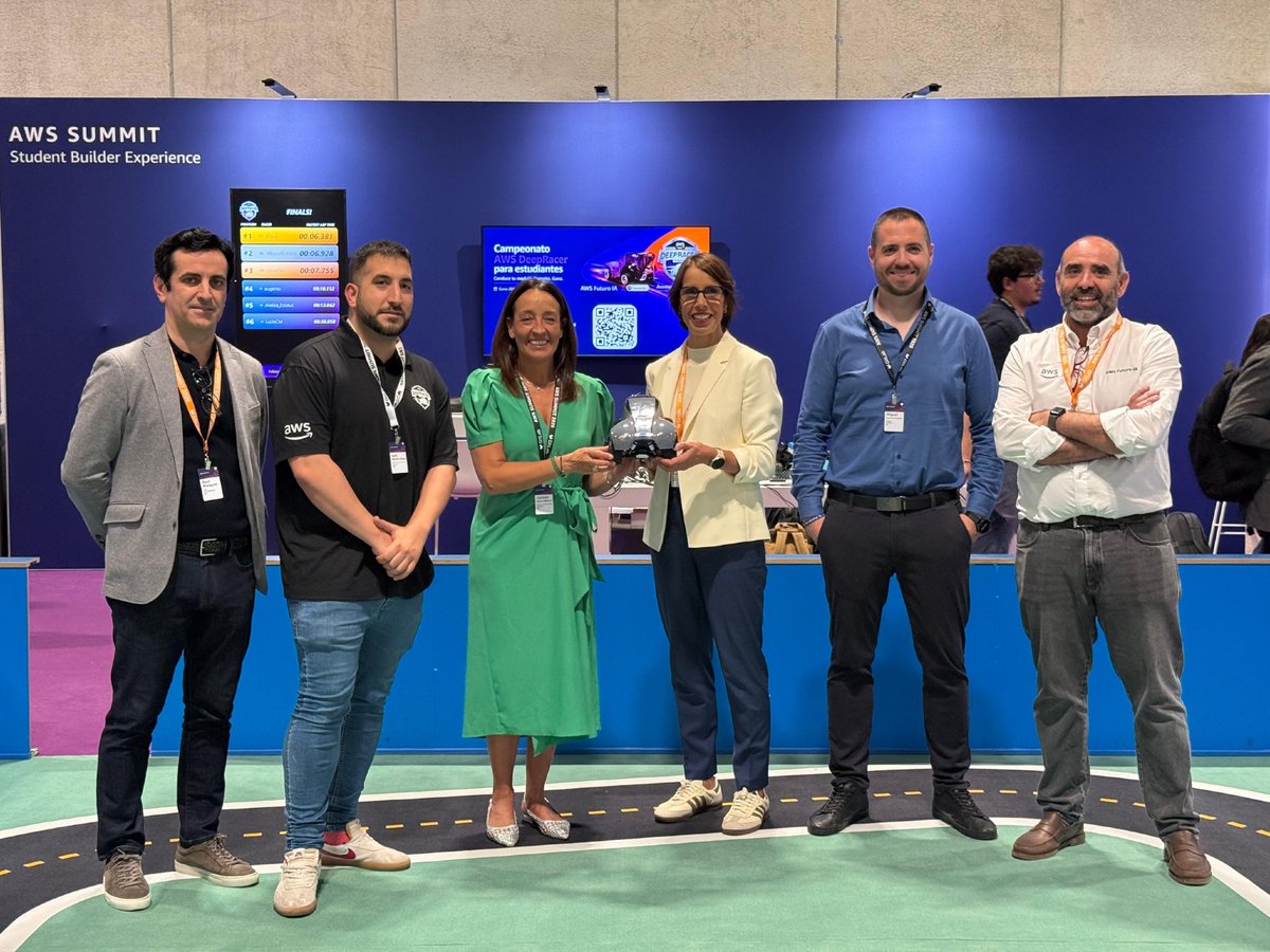 GobAragon's tweet photo. 🦾 Aragón será sede del primer Campeonato Nacional de AWS DeepRacer, una oportunidad para llevar la inteligencia artificial a las aulas.

🏫 Impulsado por la DGA junto a AWS y la Academia de Inventores, se dirige a estudiantes de 14 en años en adelante de toda España que competirán en desafíos de movilidad con coches autónomos.

👉 https://t.co/ka7r5UOin5