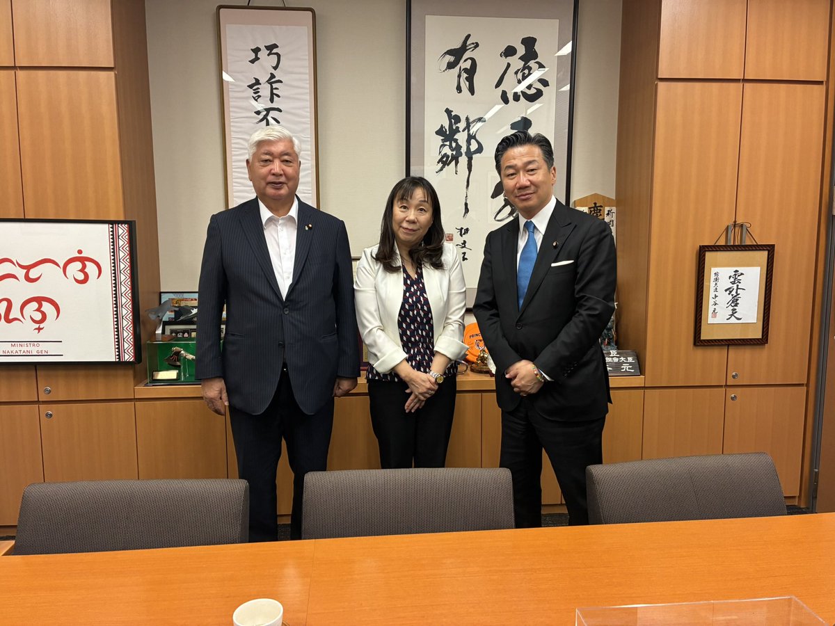 kura_sara's tweet photo. 本日、ギャンブル依存症議連の会長 中谷元先生と、事務局長の福山哲郎先生に、ギャンブル依存症対策の強化をお願いに上がりました。
何卒宜しくお願い致します。 https://t.co/efDxR81V1p