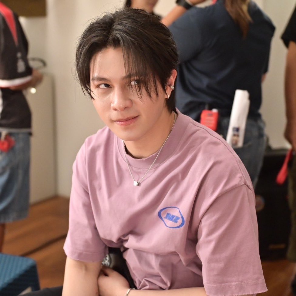 moonjkp_'s tweet photo. but look at himmm he can't do anything wrongggg https://t.co/QzBZrJgutM