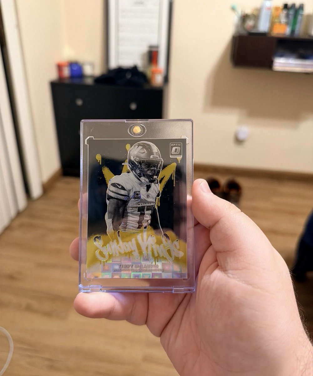 Red_Zone_Cards's tweet photo. I normally grab some packs to throw into packages randomly for free and @TheBigOG52 did pretty well with his this morning!

@CardPurchaser https://t.co/b8EqTYXmTY