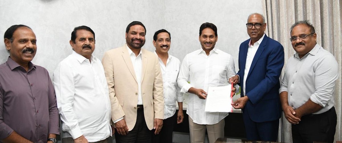 YSRCPNRIs's tweet photo. ATA team met Jagan garu at his home today and invited for 19th ATA Convention, Baltimore. ! https://t.co/jmuJ6IHdqJ