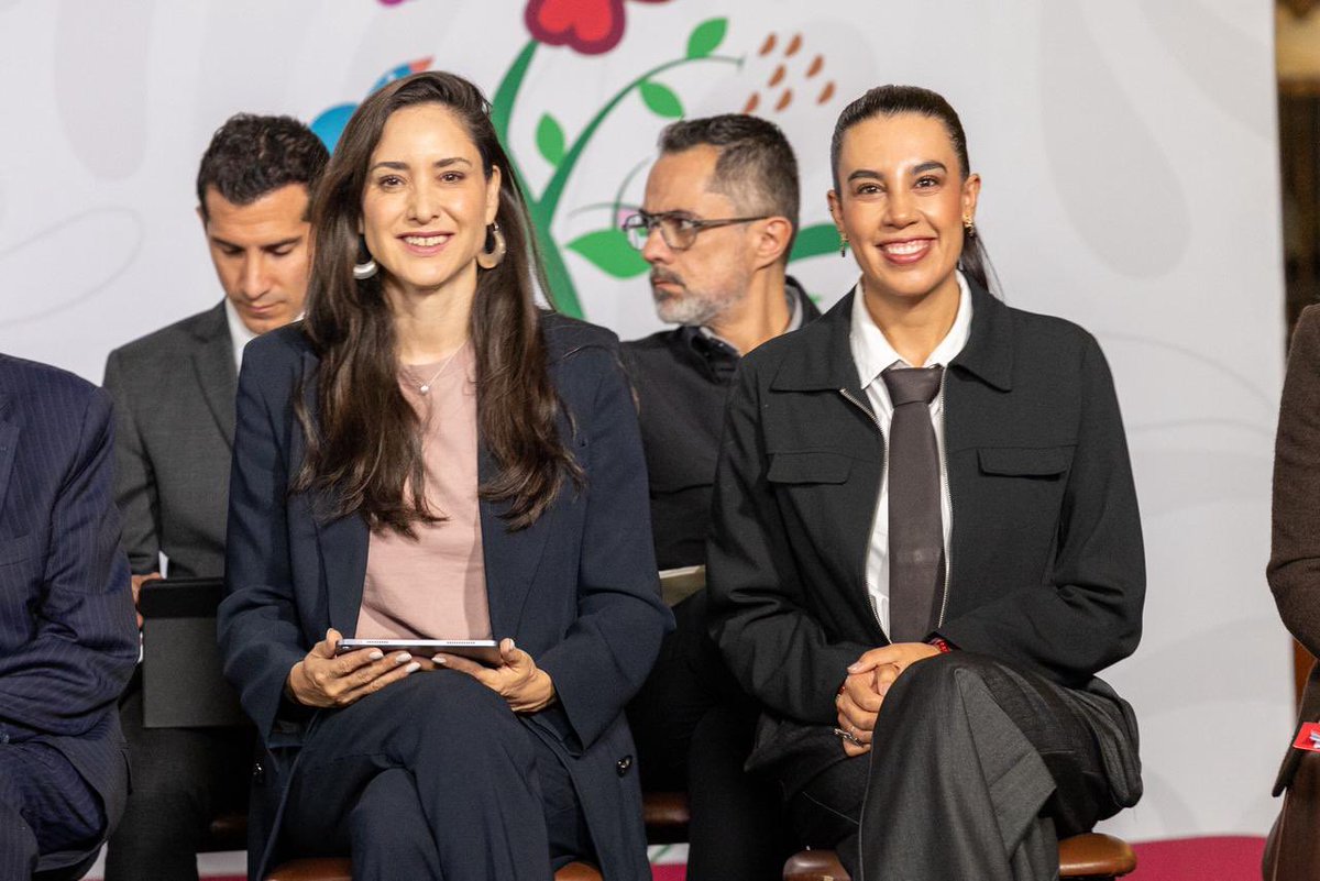 josefinarodzam's tweet photo. Esta mañana acompañamos a nuestra Presidenta, @Claudiashein , para presentar las acciones que impulsa la Secretaría de Turismo rumbo al #MundialSocial2026. ⚽🇲🇽

Récords mundiales, festivales gastronómicos y una gran app turística son parte de las iniciativas que hemos desarrollado para que millones de personas descubran la grandeza de México. ¡Porque México está de moda!✨