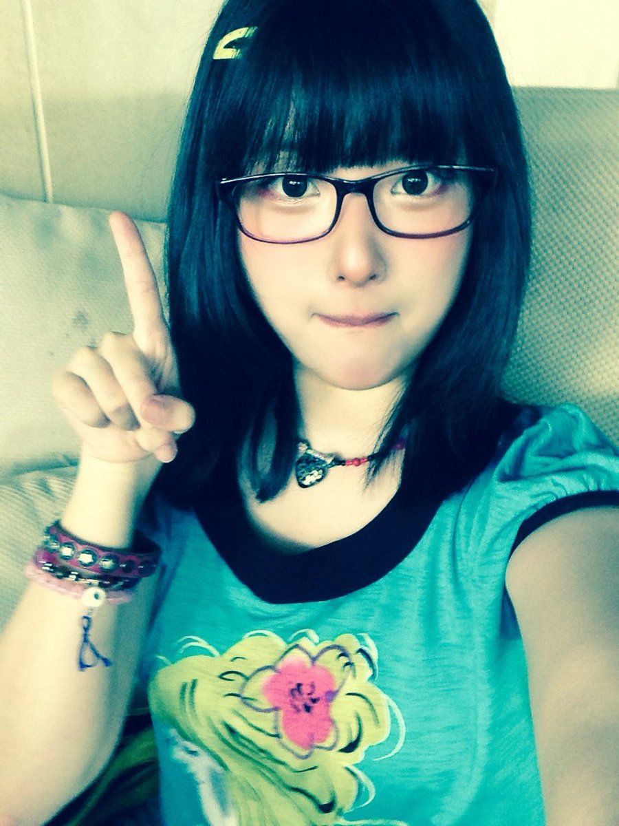 hyhtms's tweet photo. (안경척)ㅋㅋ https://t.co/wAuV06U6s8