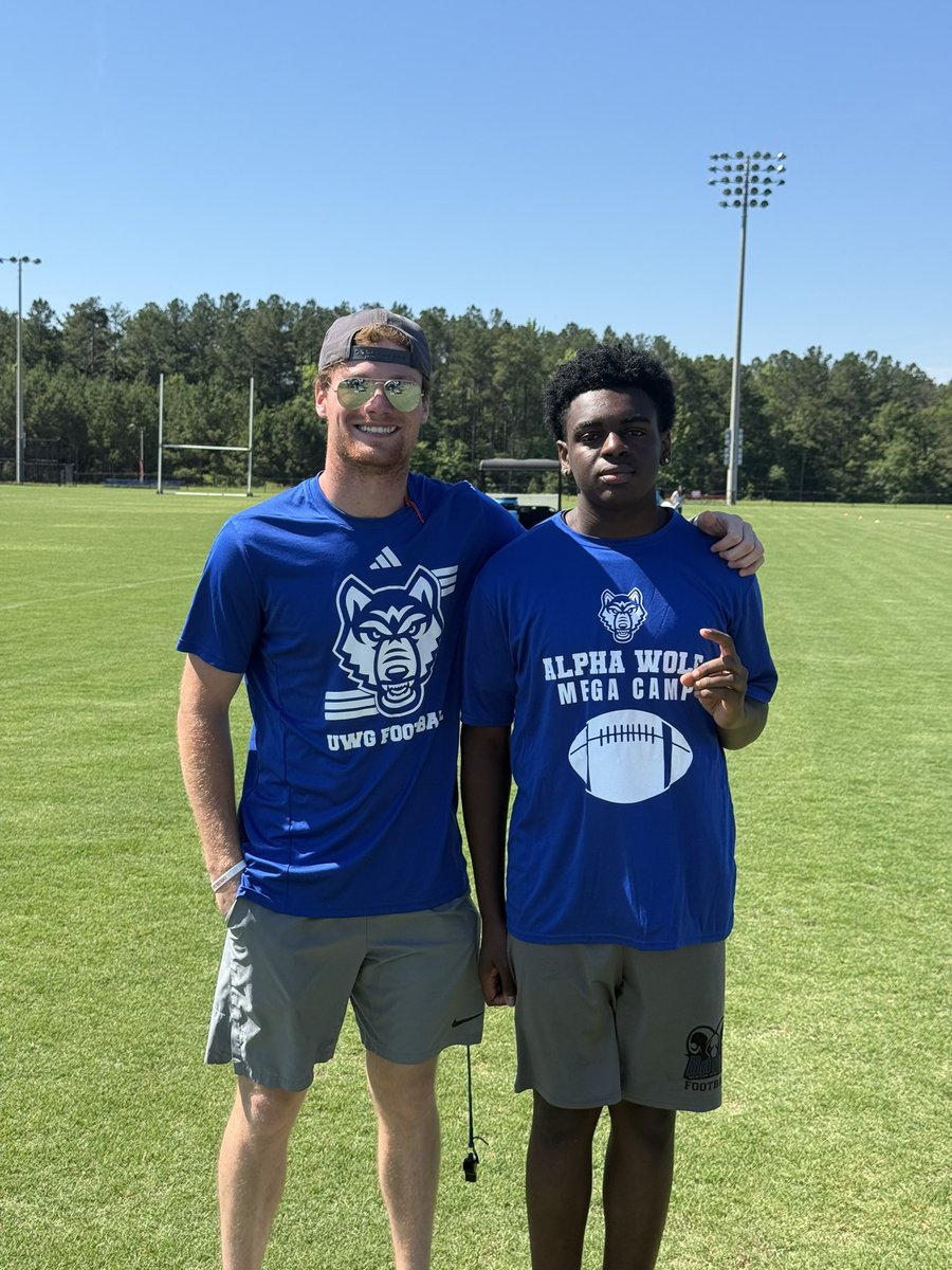 a_clark2027's tweet photo. Had a amazing time attending @UWGFootball camp today, Thanks for the invite @coachschodowski    🐺

@CoachVPG @OneOnOneKicking @KohlsKicking #specialist #longsnap #harddrive https://t.co/ddJaj4jcCc