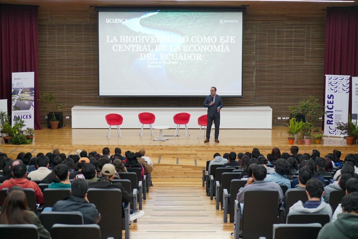 udecuenca's tweet photo. #HacemosUCuenca | Inauguramos el I Simposio Internacional de Sostenibilidad y Economía Circular RAÍCES 2026, un espacio de encuentro académico donde investigadores, docentes, estudiantes y profesionales analizan los desafíos ambientales que enfrenta nuestra sociedad. https://t.co/bU5XOH040e