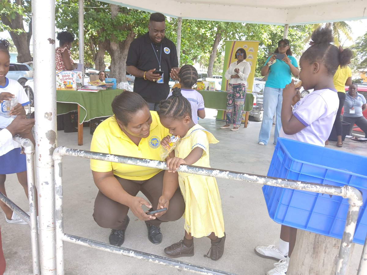 golebourne's tweet photo. Simone Brown from Nutrtion Products Limited conducting Sensory Assessment with the children. #12StandardsMatter #ECCReadPonDiCawna @ItzzMell_ECC3 @tkmsingh @cfranoBrighty @Stcy14226538 @GrantShaunette @KasanmtKasan @EzrinMorrisECC @MOEYJamaica @ECCJA @ItzzMell_ECC3 https://t.co/M0AWI1CNq6