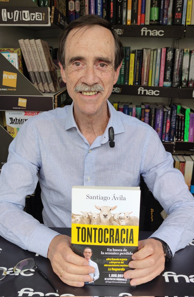 Fnac_ESP's tweet photo. Santiago Ávila carga contra todo y todos en 'Tontocracia', un libro en busca de la sensatez. https://t.co/4Z6saz7Ukd