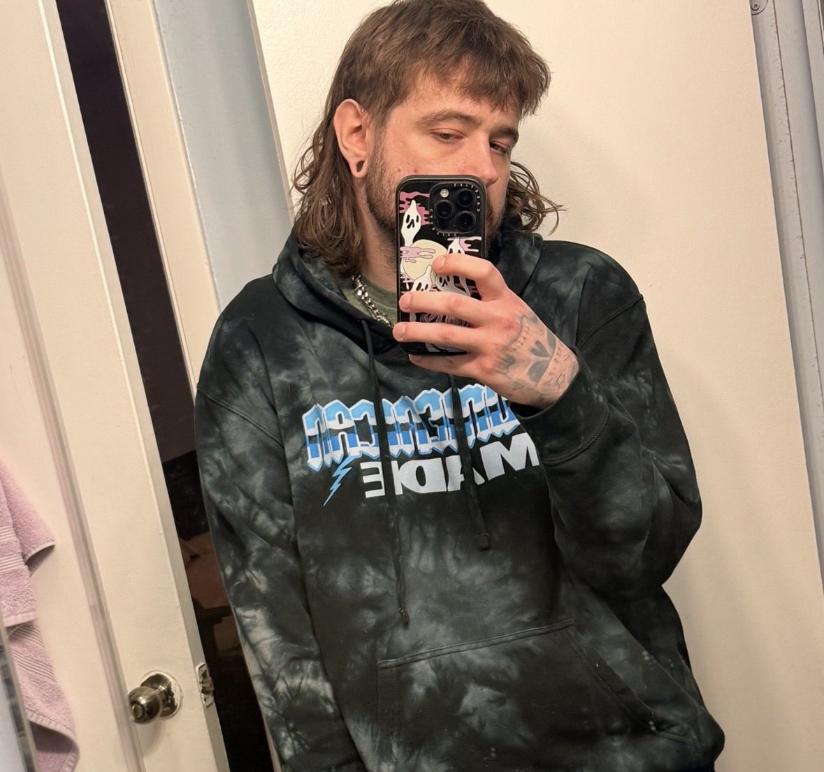 blueloa76's tweet photo. @snuff_tapes mysterious is a balding middle aged man who’s whole personality is being a staff workforce wearer and you’re an ugly piece of shit most likely vape shop employeee wannabe scrim mullet wearing mf, both of you need to shut the FUCK up https://t.co/eYGGJVqlzk