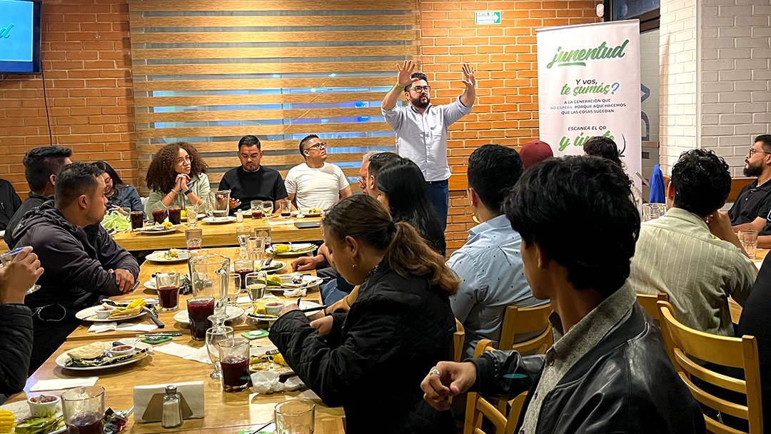 UNEjuventud's tweet photo. 📸 La formación y el liderazgo son herramientas que permiten a los jóvenes convertir las ideas en acciones.

💡 Las oportunidades se construyen participando. https://t.co/DCVJD2ayII
