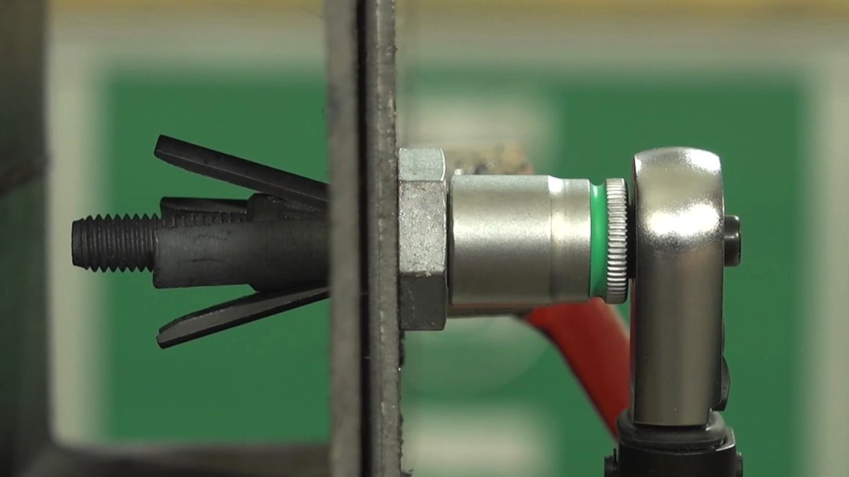 Bricocrack's tweet photo. 👋🔩¿Sabes qué es un anclaje #StrutBolt? 🤔Lo acabamos de descubrir y ¡queremos compartirlo!😊

#Tutorial viernes YouTube: unir elementos estructurales de acero entre sí o con otros no estructurales, #sinsoldar, incluso si trasera inaccesible.

Con #anclajesStrutBolt de @indexfix https://t.co/tN4et0FhfM