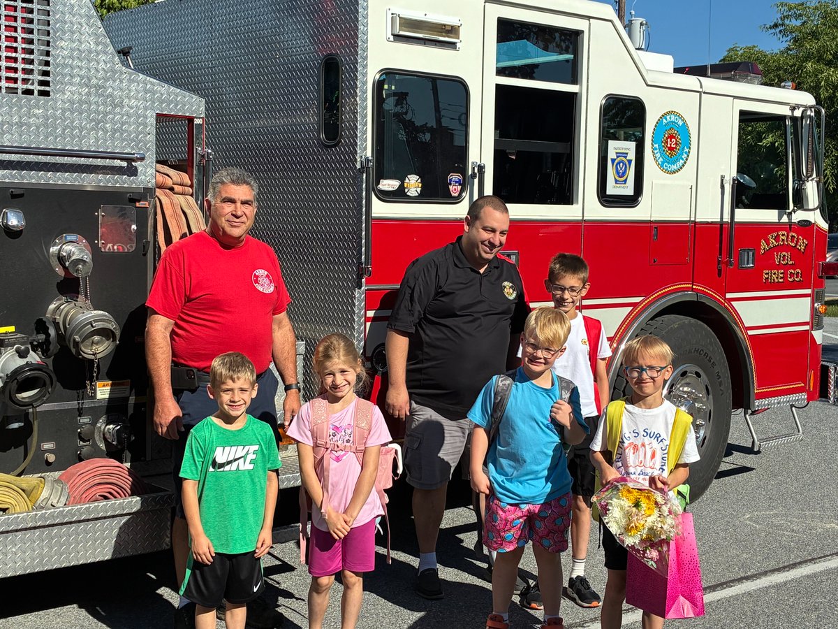 GoMounts's tweet photo. The last day of school is always extra special, especially when it involves a pancake breakfast and an arrival to Akron Elementary School in a fire truck!  Awesome! https://t.co/idUE7mQlmt