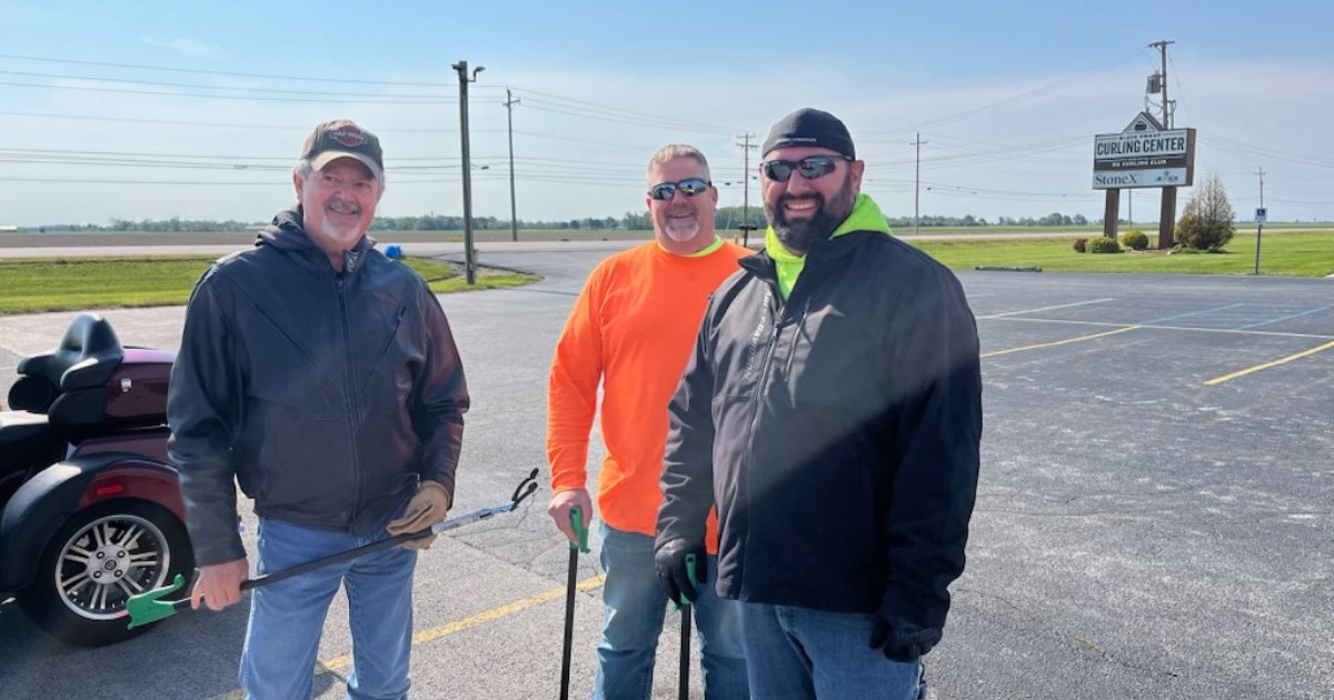 NWWSD's tweet photo. Doing our part for clean water and a healthier Earth!🌎

Recently, several of our team members spent part of their weekend giving back to the community by volunteering along State Route 25 for our spring #AdoptAHighway cleanup. Thanks to everyone who participated!

@ODOT_Toledo https://t.co/bSTiFKpzwa