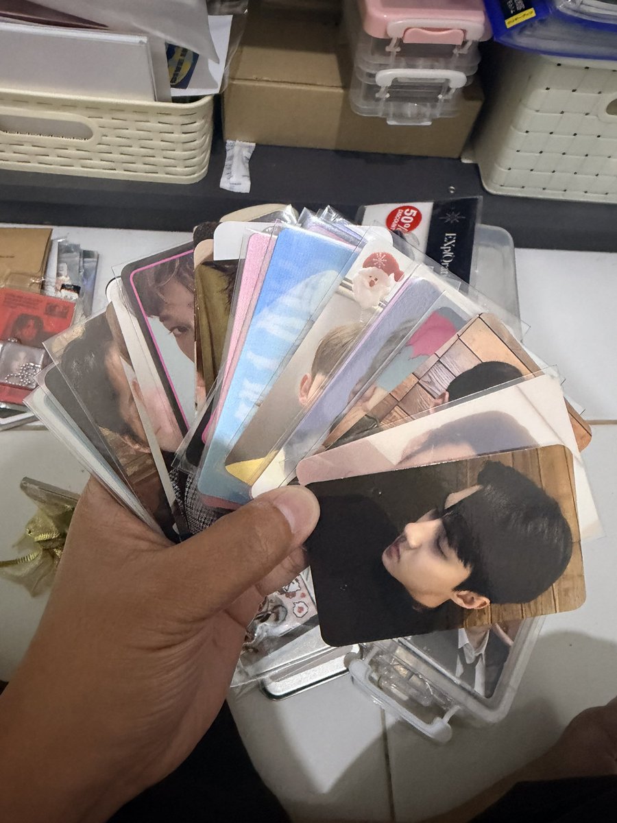 eriluvee's tweet photo. Aku engga sempet buat freebies jadi misal pc official ini aku jadiin freebies pada mau take engga sih? 🥹

Note : tidak ada pc Chanyeol atau Kyungsoo ya. Selain 2 member itu ada semua. https://t.co/BUCXBwhxis