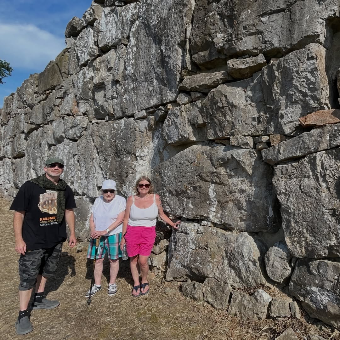 MEGALITHOMANIA's tweet photo. #Roselle is a massive archaeological site in #Tuscany. Gigantic #cyclopean walls, #Etruscan ruins and #Roman paved road with cart ruts! Great day out but lots of walking as the wall alone is 3km around the site. Seriously #megalithic 🔥
#Megalithomania @HughNewmanUK https://t.co/74KlcXhx5z