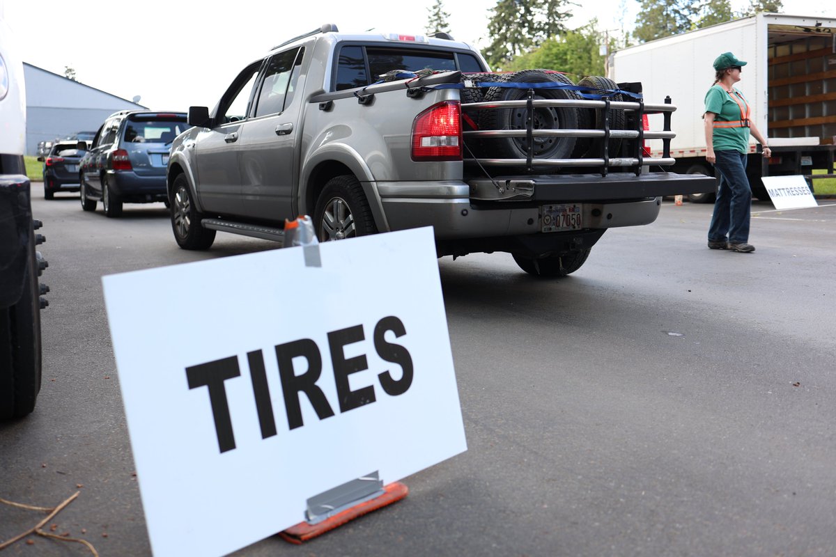 WAFederalWay's tweet photo. Our Public Works team partnered with South King Tool Library over the weekend to host a mattress and tire recycling and document shredding event, giving community members an easy way to recycle bulky items without leaving their vehicles.

Together, we recycled 338 tires, 92 mattresses and box springs, and collected 6,000 pounds of documents for secure shredding! We all play a role in keeping Federal Way green!

Visit our website to learn more and see upcoming event dates: https://t.co/y2CxKEB6z3

#FederalWay #FederalWayEvents #FederalWayCommunity #FederalWayRecycling #Recycling #FW #CenteredOnOpportunity