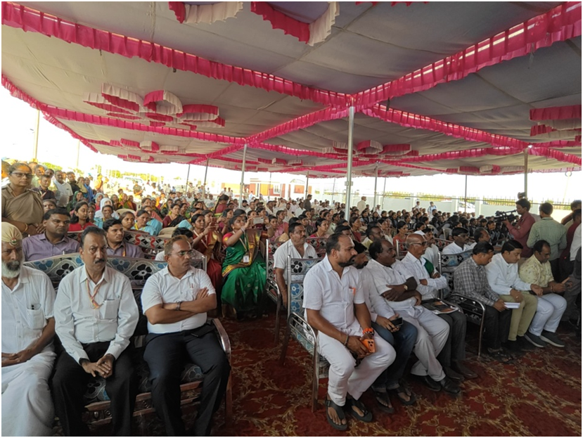 nsitharamanoffc's tweet photo. ಶ್ರೀಮತಿ @nsitharaman ಅವರು #EkPedMaaKeNaam ಅಭಿಯಾನದಡಿ ಕರ್ನಾಟಕದಲ್ಲಿ 'ರಾಯಚೂರು ಭಾರತ್ ವನ ಯೋಜನೆ’ ಯಡಿ ಗಿಡ ನೆಡುವ ಕಾರ್ಯಕ್ರಮಕ್ಕೆ ಚಾಲನೆ ನೀಡಿದರು.

 ಸ್ಥಳೀಯವಾಗಿ "ತಾಯಿಯ ಹೆಸರಿನಲ್ಲಿ ಒಂದು ಗಿಡ" ಅಭಿಯಾನವು, ಸಮುದಾಯದ ನೇತೃತ್ವದ ವೃಕ್ಷಾರೋಹಣದ ಮೂಲಕ ರಾಯಚೂರಿನ ಹಸಿರು ಭವಿಷ್ಯವನ್ನು ಬಲಪಡಿಸುವ ಗುರಿಯನ್ನು ಹೊಂದಿದೆ. https://t.co/nRr6DkqcPP